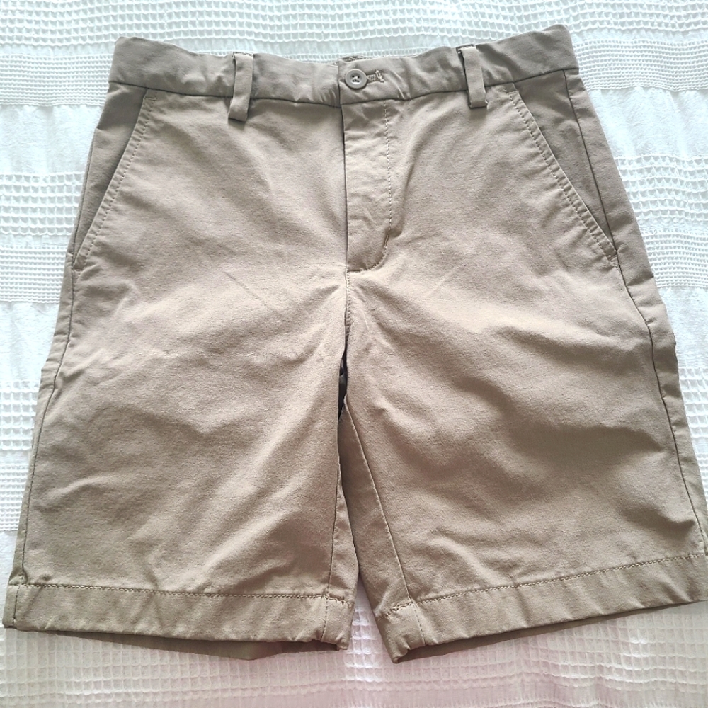 Vineyard Vines Boys size 8 khaki shorts